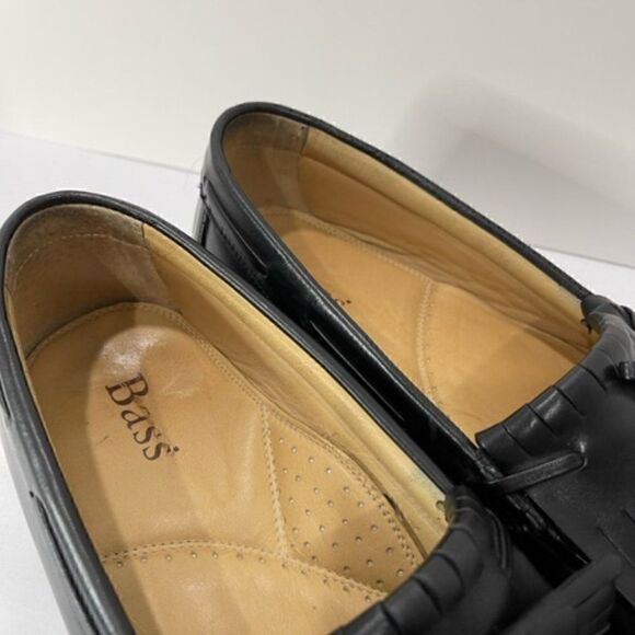 Bass Men\'s black leather tassel loafer 0104 medallion 10.5 M Excellent - worn on main image 7